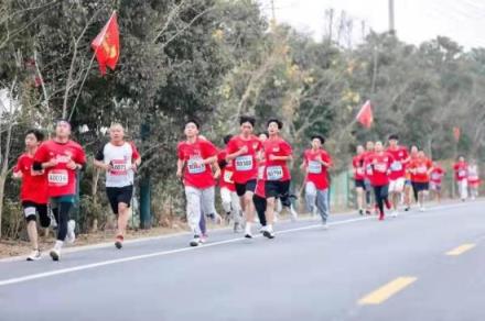 2021“薪火传承·中国健康跑”平江·石牛寨站开跑。